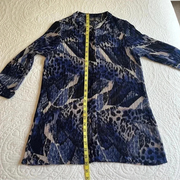 Chico’s Travelers Geo Leopard Tunic Shirt Womens 8 Long Blue Jacket Swim Cover - Picture 5 of 8